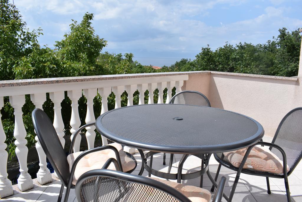 Apartments Green Oasis Malinska Exterior foto